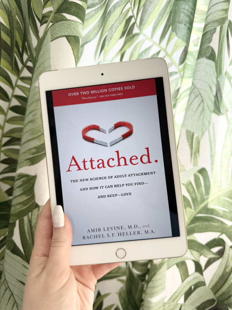 Attaché : Êtes-vous anxieux évitant ou en sécurité? Comment la science de l’attachement adulte peut vous aider à trouver – et à garder – l’amour Rachel Heller & Amir Levine, 2012
